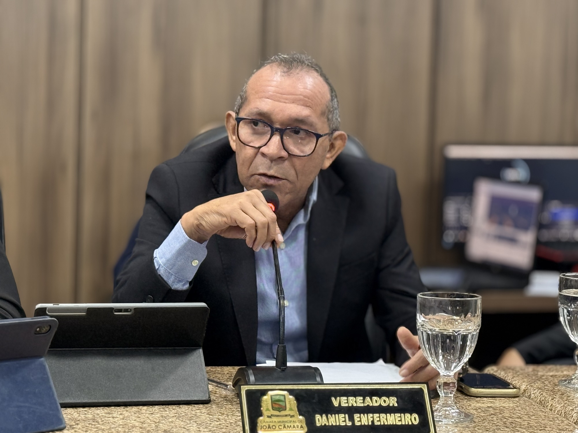 Vereador Daniel Enfermeiro solicita calçamento e reforma de CMEI em Morada Nova