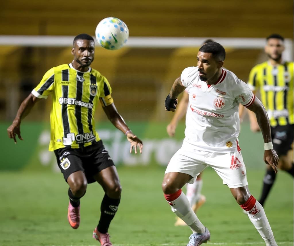 América empata no tempo normal, perde nos pênaltis para o Volta Redonda e está fora da Copa do Brasil