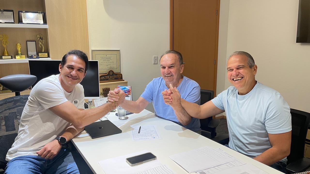 Nelter Queiroz assina ficha e chega ao Progressistas conduzido por Kleber Rodrigues