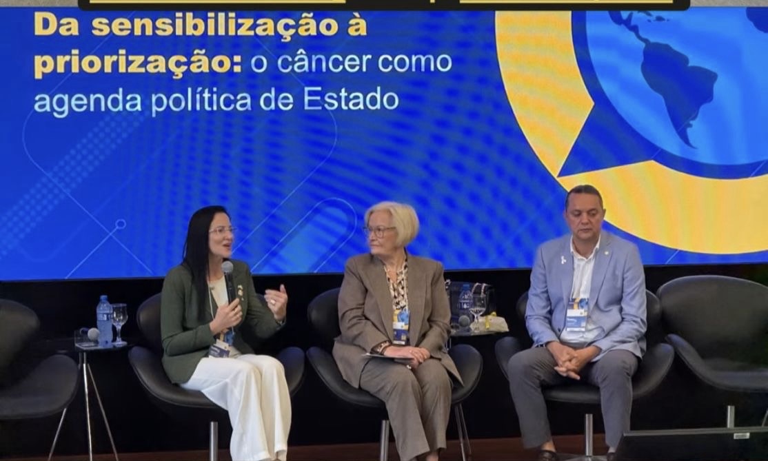 Vereadora Camila Araújo palestra no Global Forum 2026 e recebe reconhecimento por atuação no enfrentamento ao câncer no RN