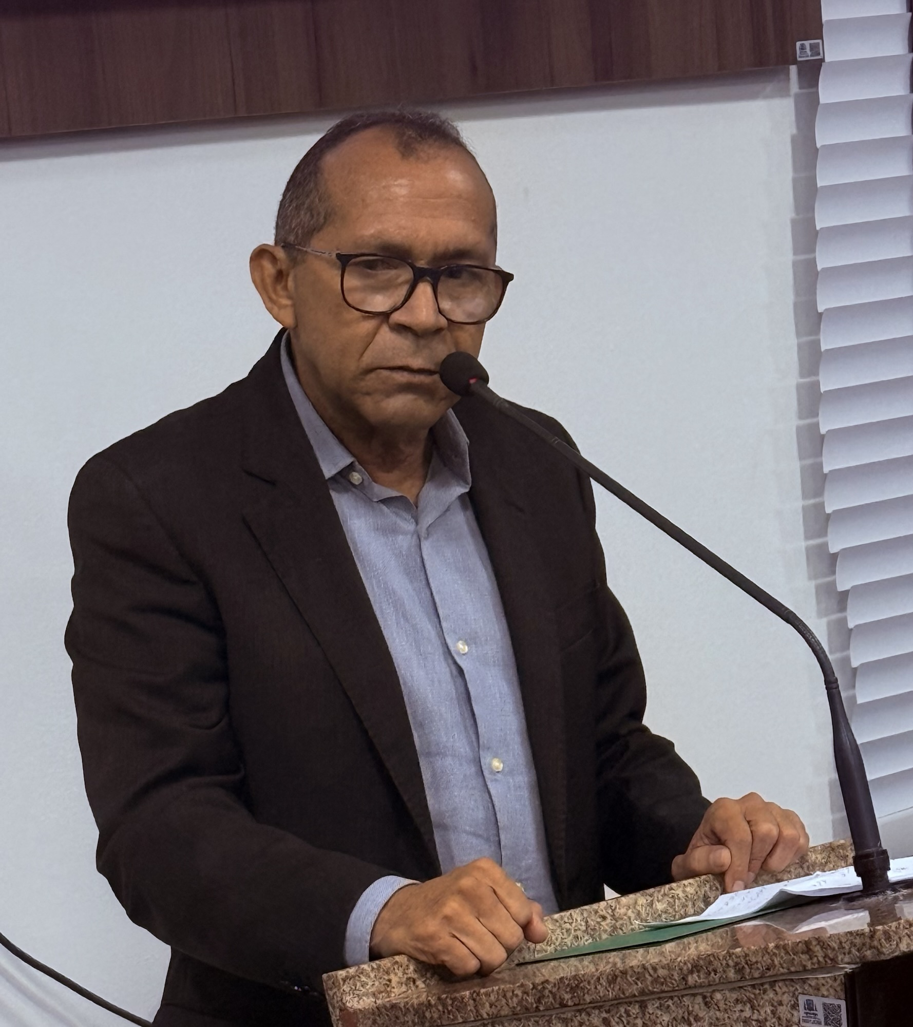 Vereador Daniel Enfermeiro, solicita Informatização das UBS e tela de proteção na Quadra de Areia da Praça de Todos