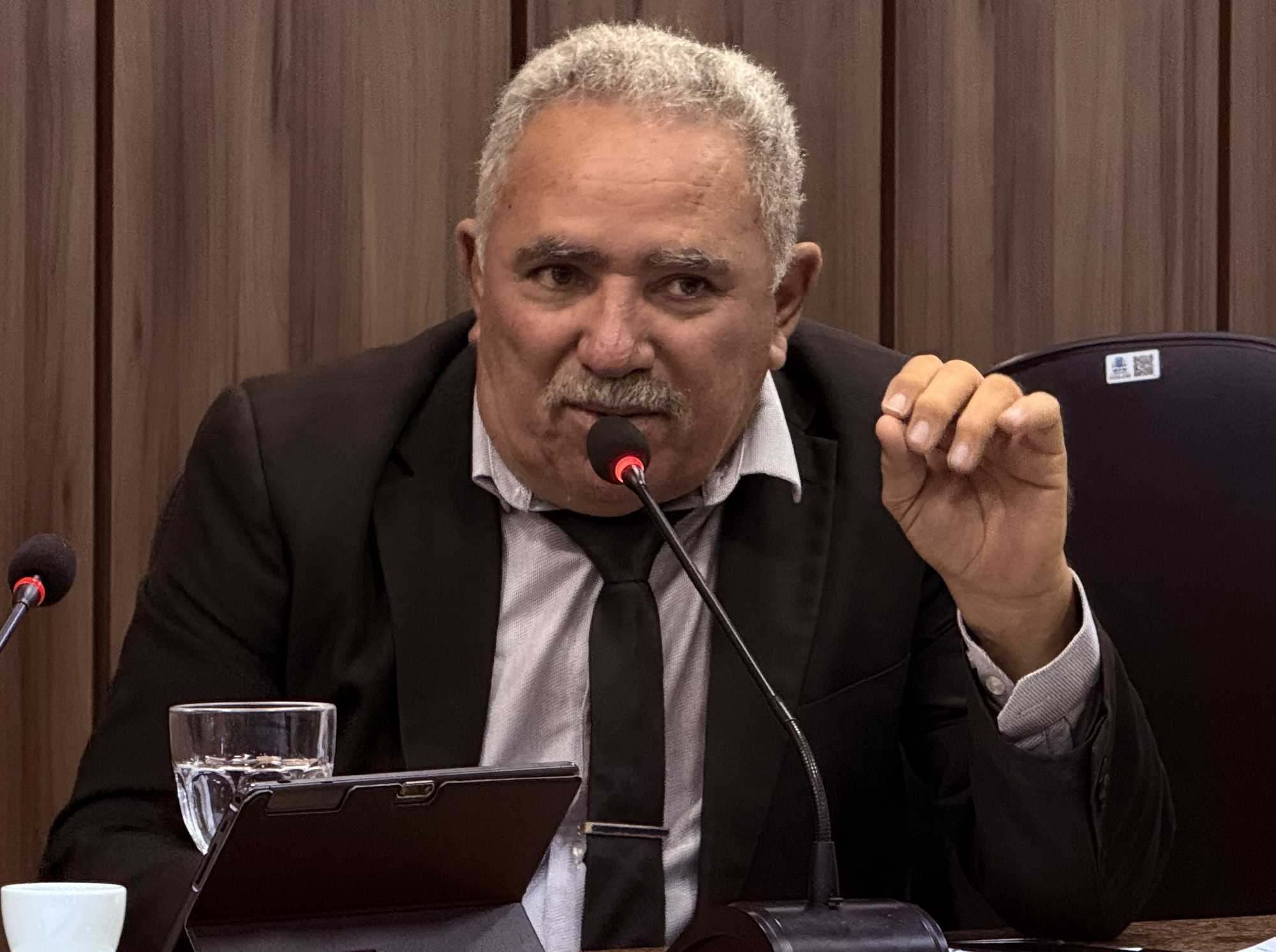 Vereador Mestre Raimundo solicita criação de sala de atendimento específico na Secretaria de Tributação