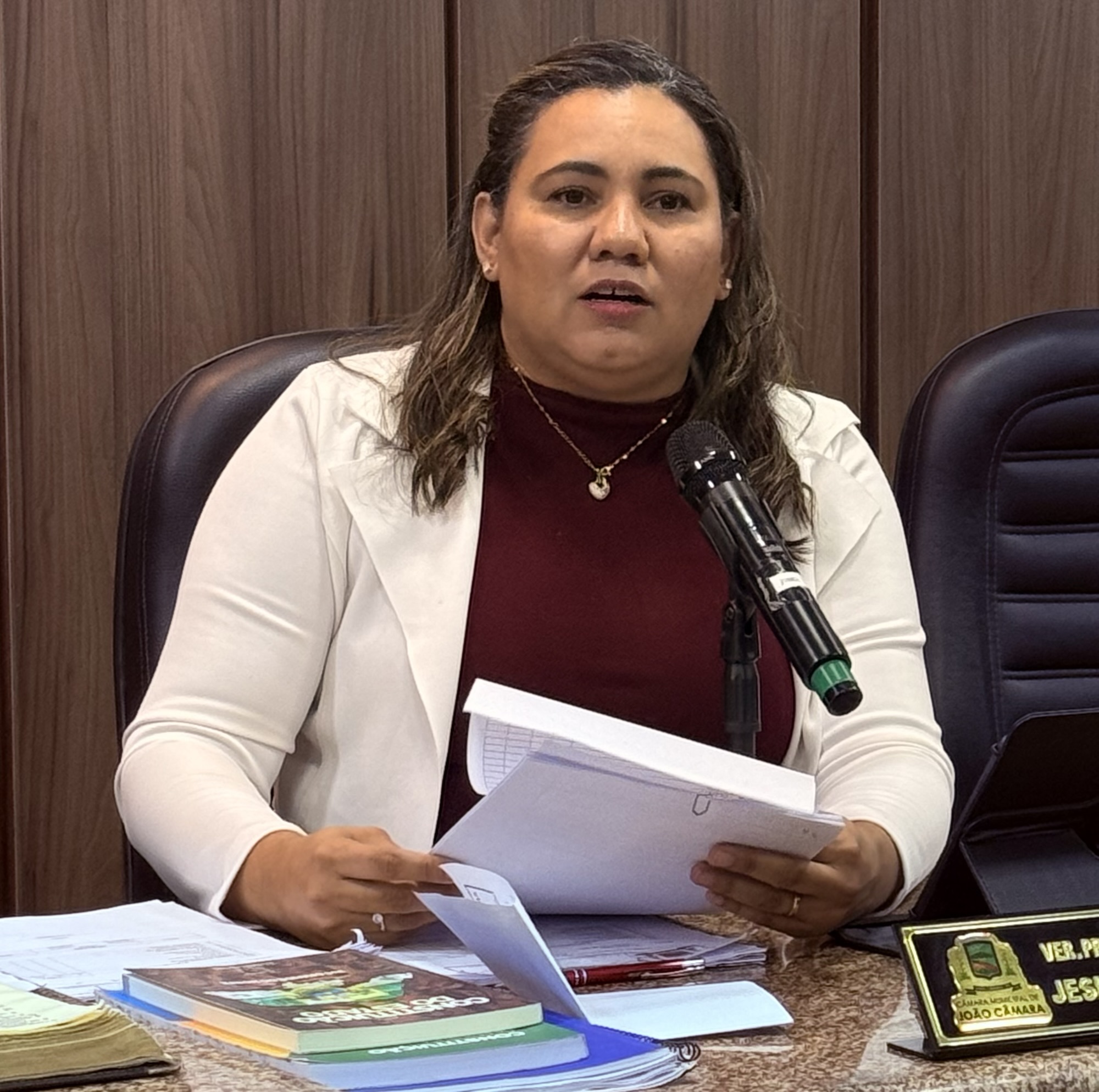 Vereadora Jeska Fernandes apresenta duas indicações para implantação de academia da saúde e playground no bairro CEAC