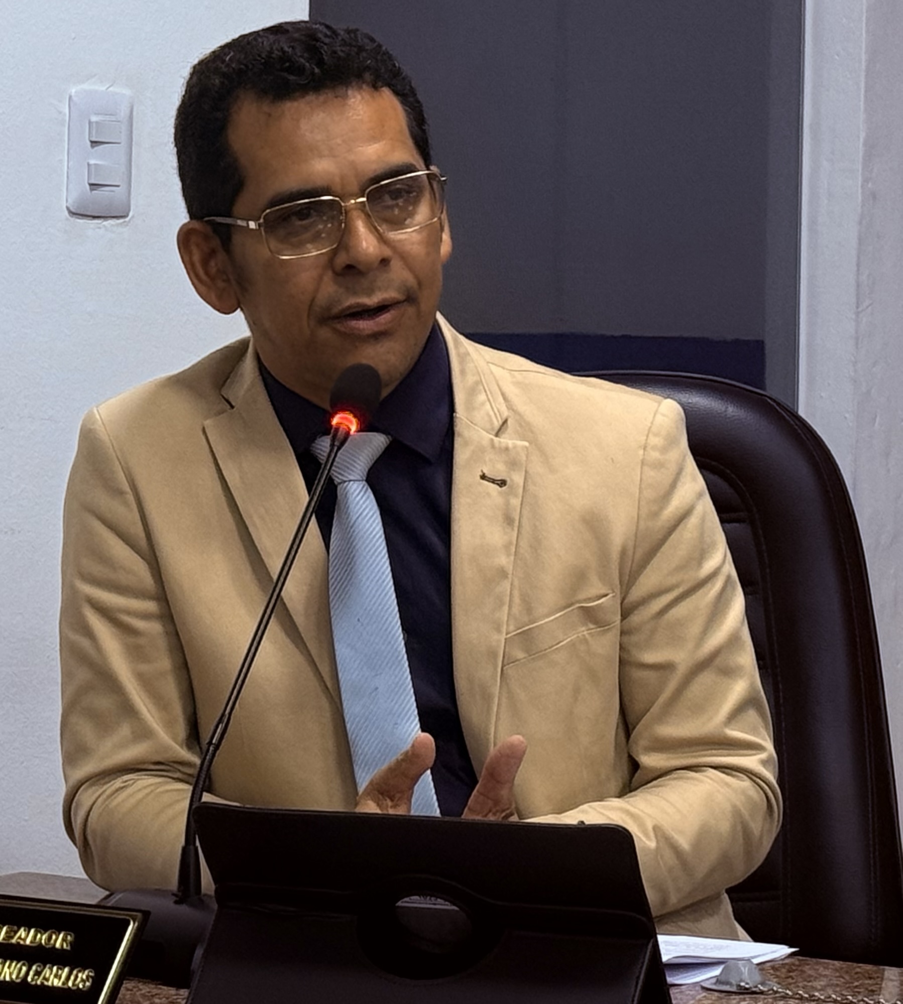 Vereador Professor Silvano Carlos solicita limpeza urgente na área da CONAB durante sessão ordinária