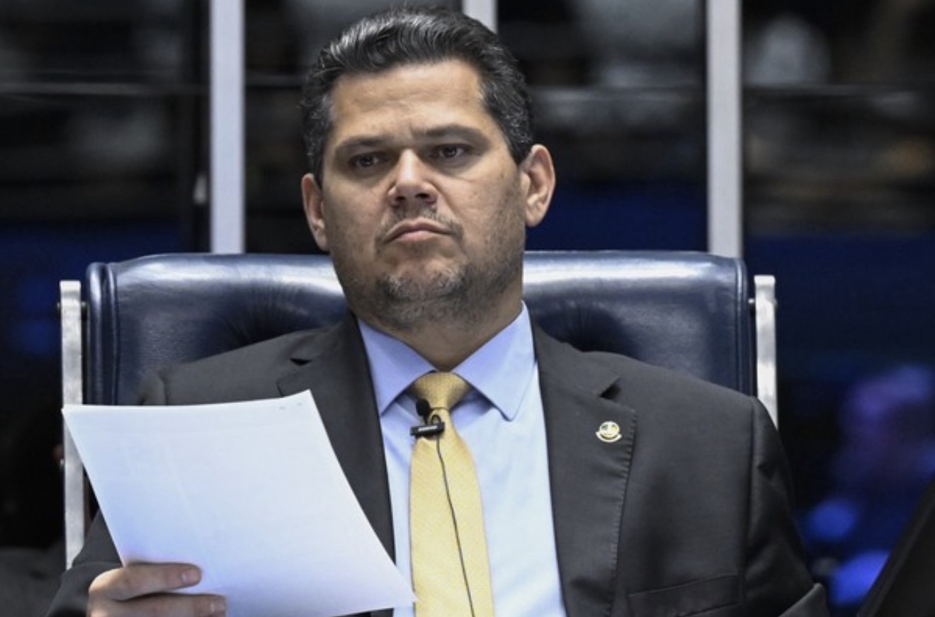 Congresso reduz pena de Bolsonaro e outros condenados por atos golpistas