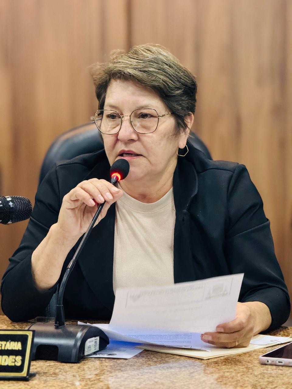 Vereadora Rosiane Soares solicita praça poliesportiva e revitalização da Praça Monsenhor Freitas em João Câmara/RN