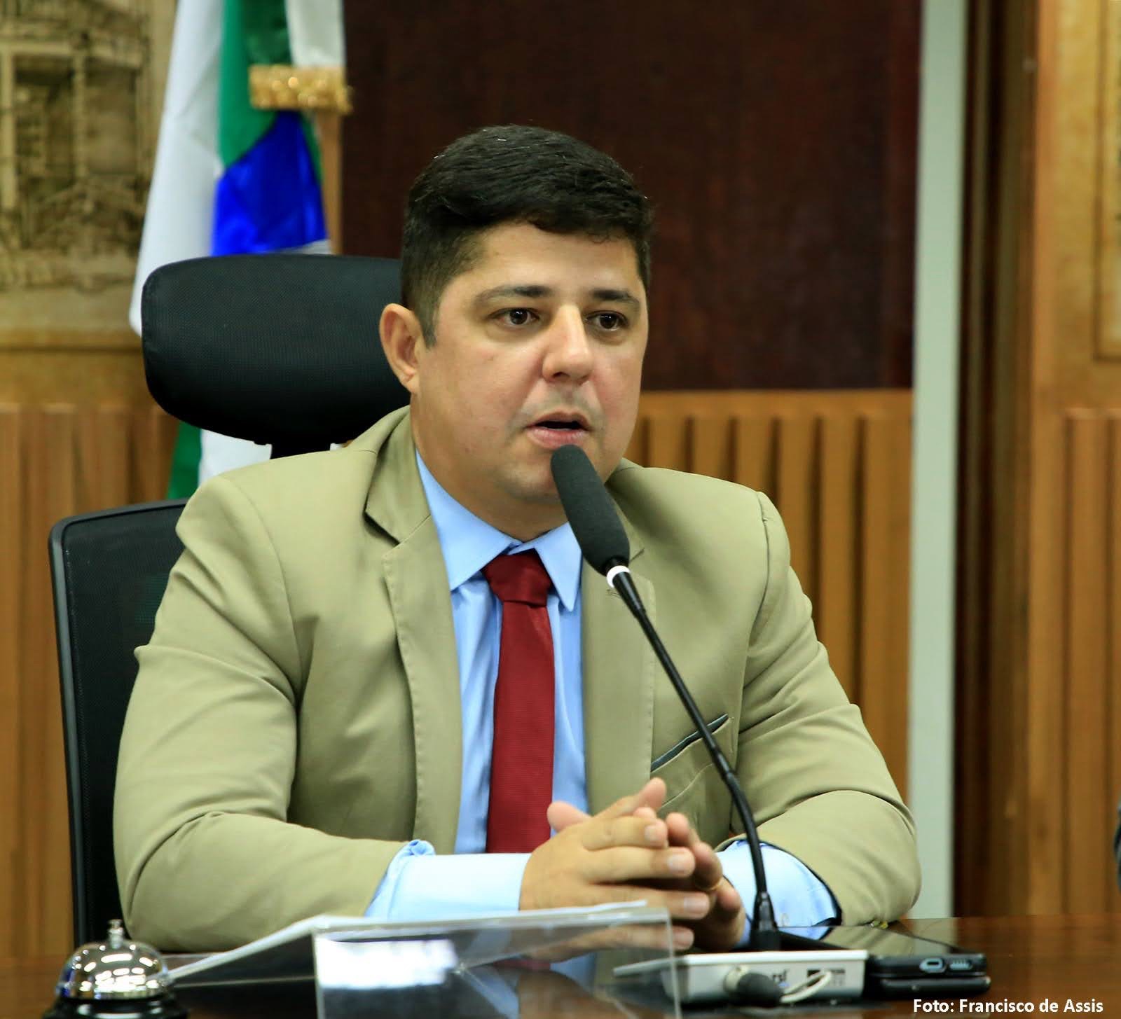 Sancionada lei de autoria de Daniel Santiago que garante acessibilidade digital para autistas em Natal