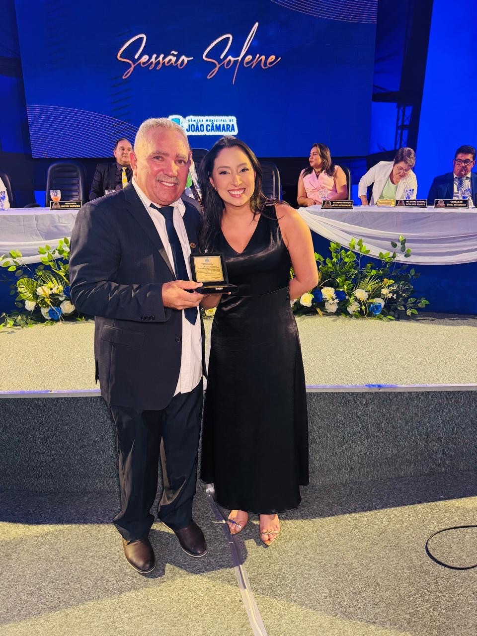 Prefeita Aize Bezerra celebra aniversário e recebe homenagem do vereador Mestre Raimundo