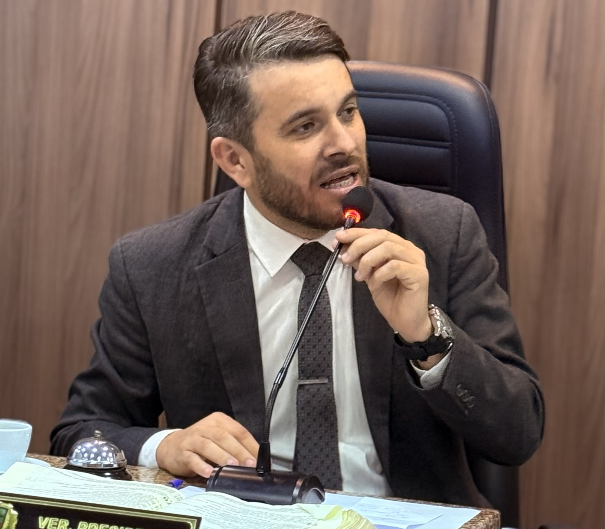 Vereador Fernando Guilherme apresenta dois requerimentos voltados à infraestrutura urbana em João Câmara