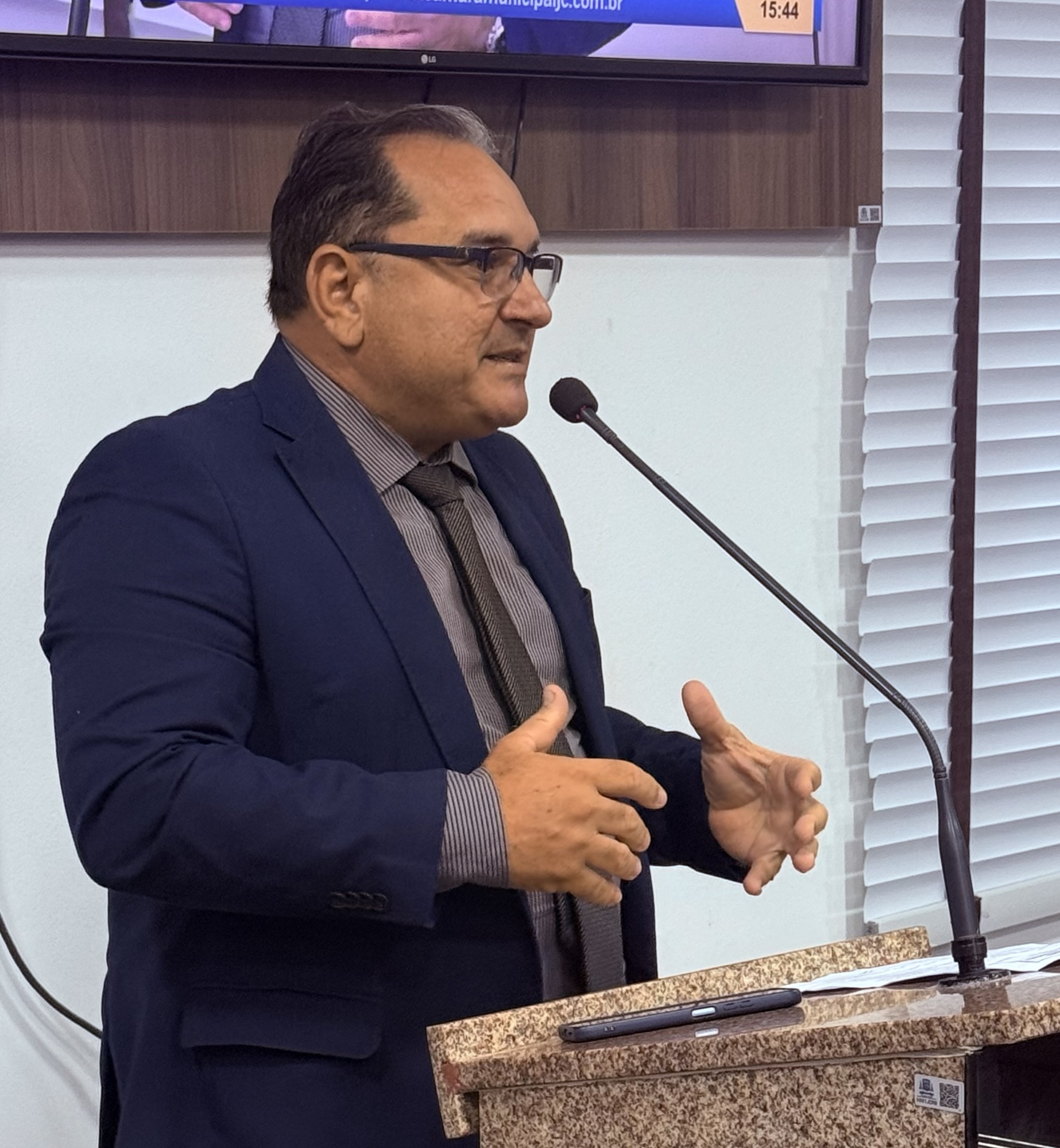 Vereador Henio Silva protocola dois requerimentos solicitando pavimentação de ruas no bairro Planalto