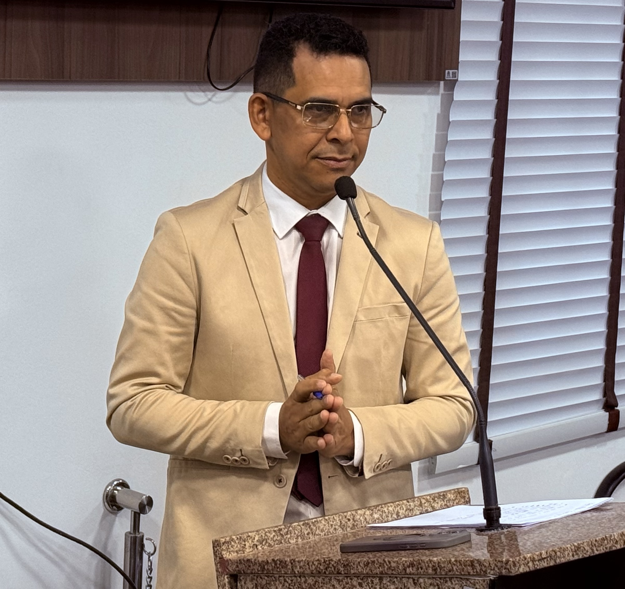 Vereador professor Silvano Carlos cobra transparência sobre licenças-prêmio e contratações na prefeitura de João Câmara