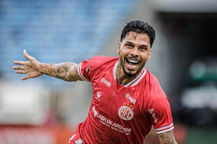 América volta a vencer e goleia Laguna na Arena das Dunas