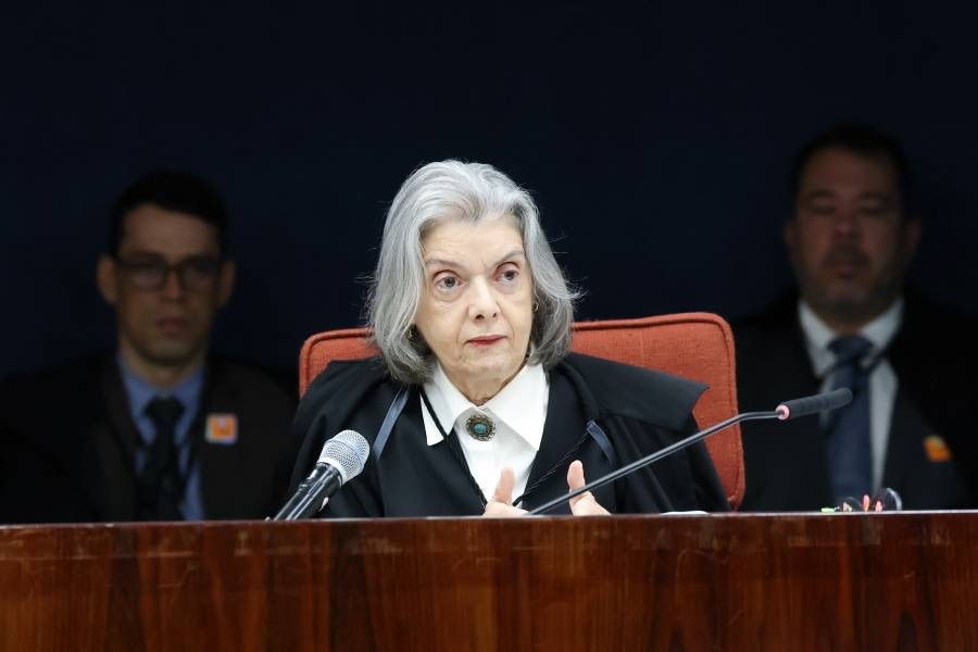 Cármen Lúcia vota para derrubar redução de pena de políticos cassados