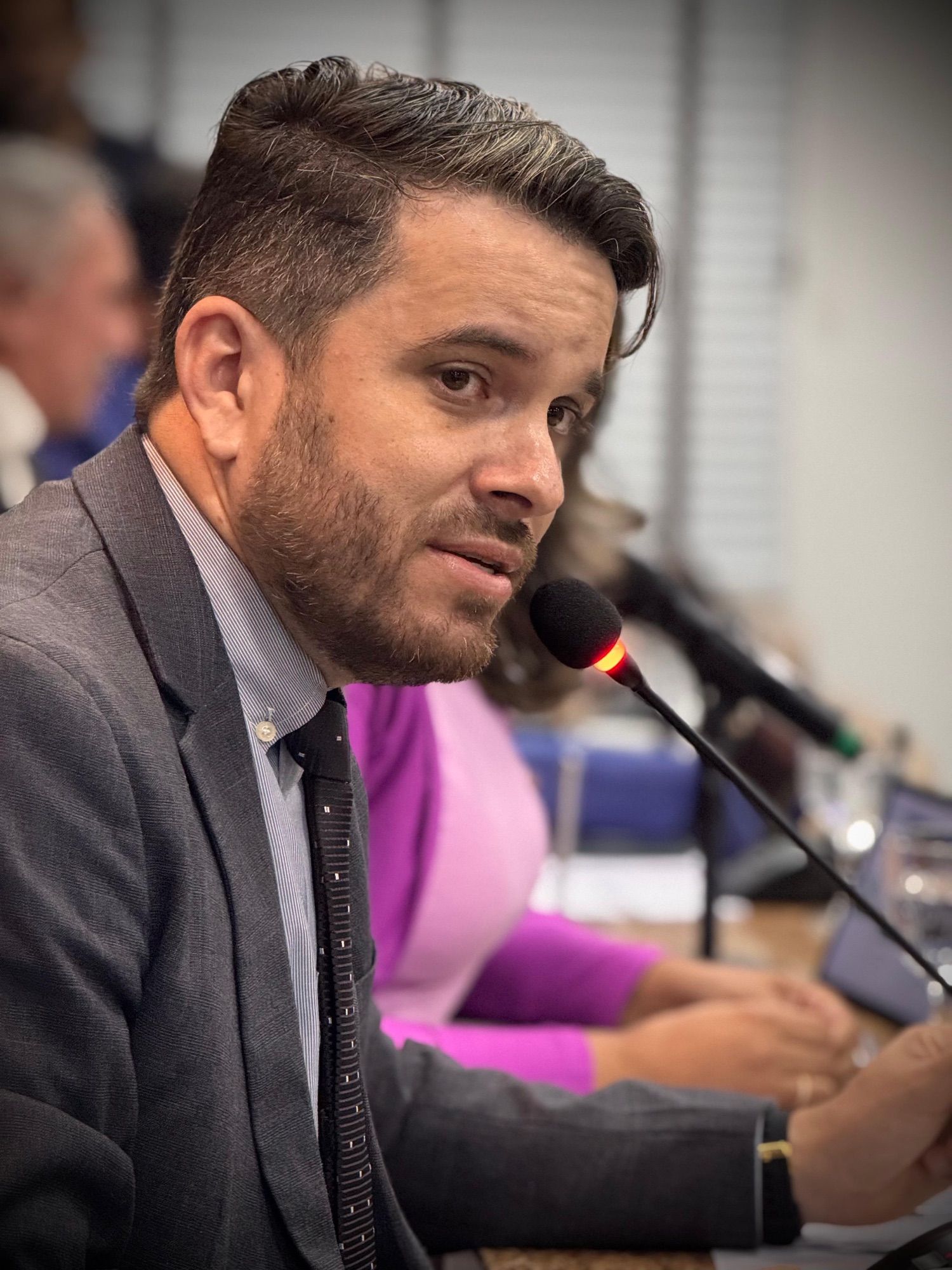 Vereador Fernando Guilherme solicita recuperação e reativação dos banheiros do Coreto da Praça Monsenhor Freitas