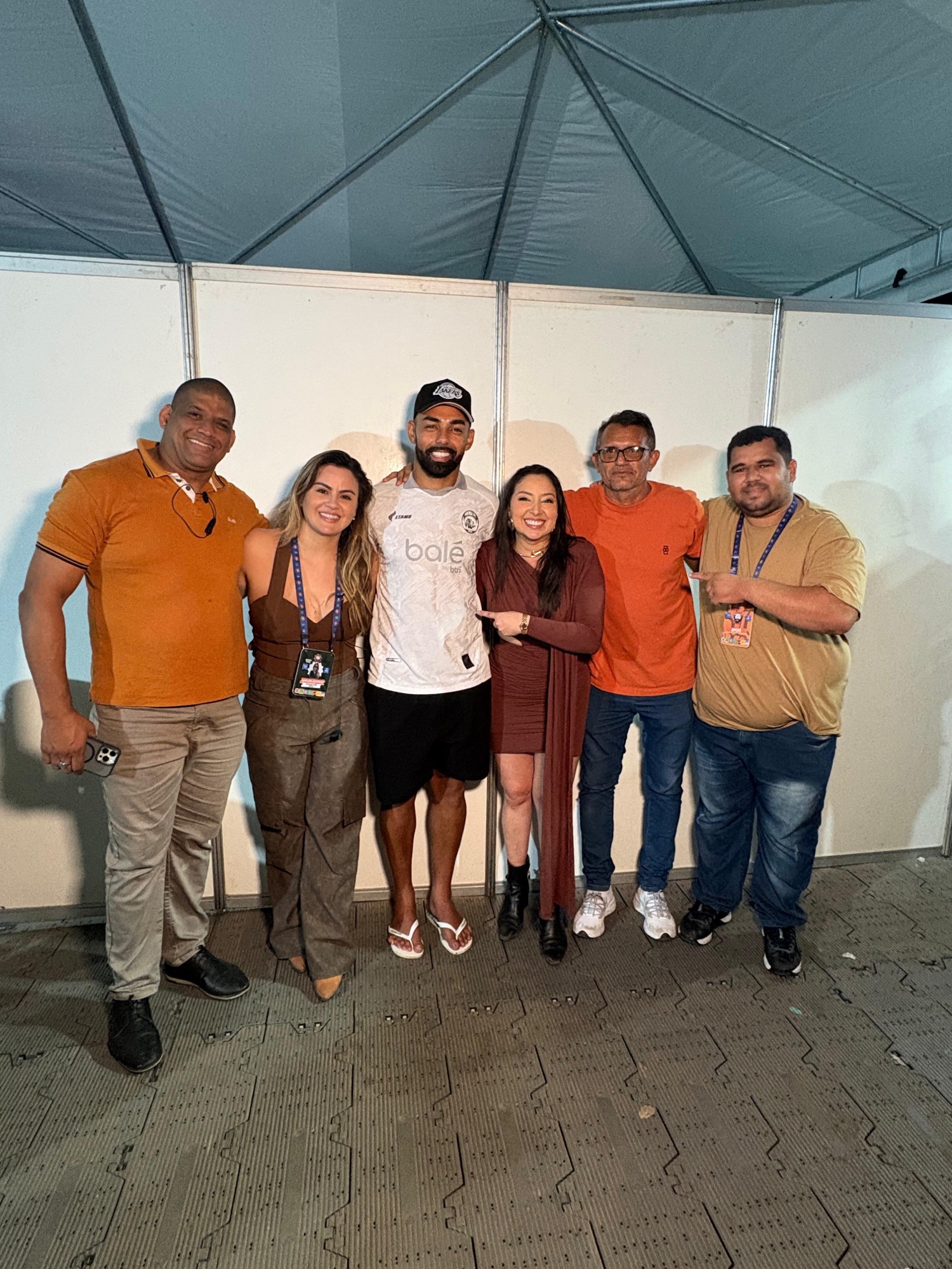 Jogador Dalberto prestigia o São João Câmara, e faz registro com prefeita Aize Bezerra e secretário Agamenon Mendes