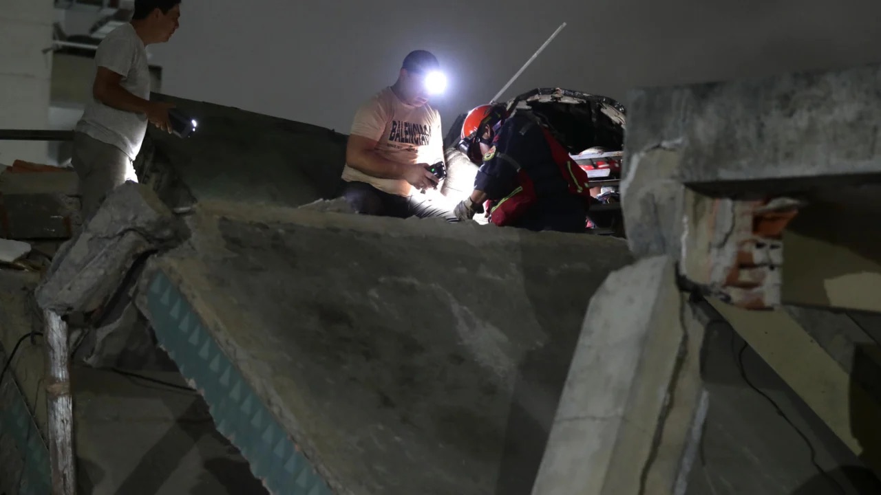 Terremoto de magnitude 7,5 atinge a Venezuela, derruba prédios e gera alerta de tsunami no Caribe