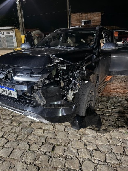 Prefeita de Pau dos Ferros sofre acidente na BR-101; todos os ocupantes do veículo passam bem