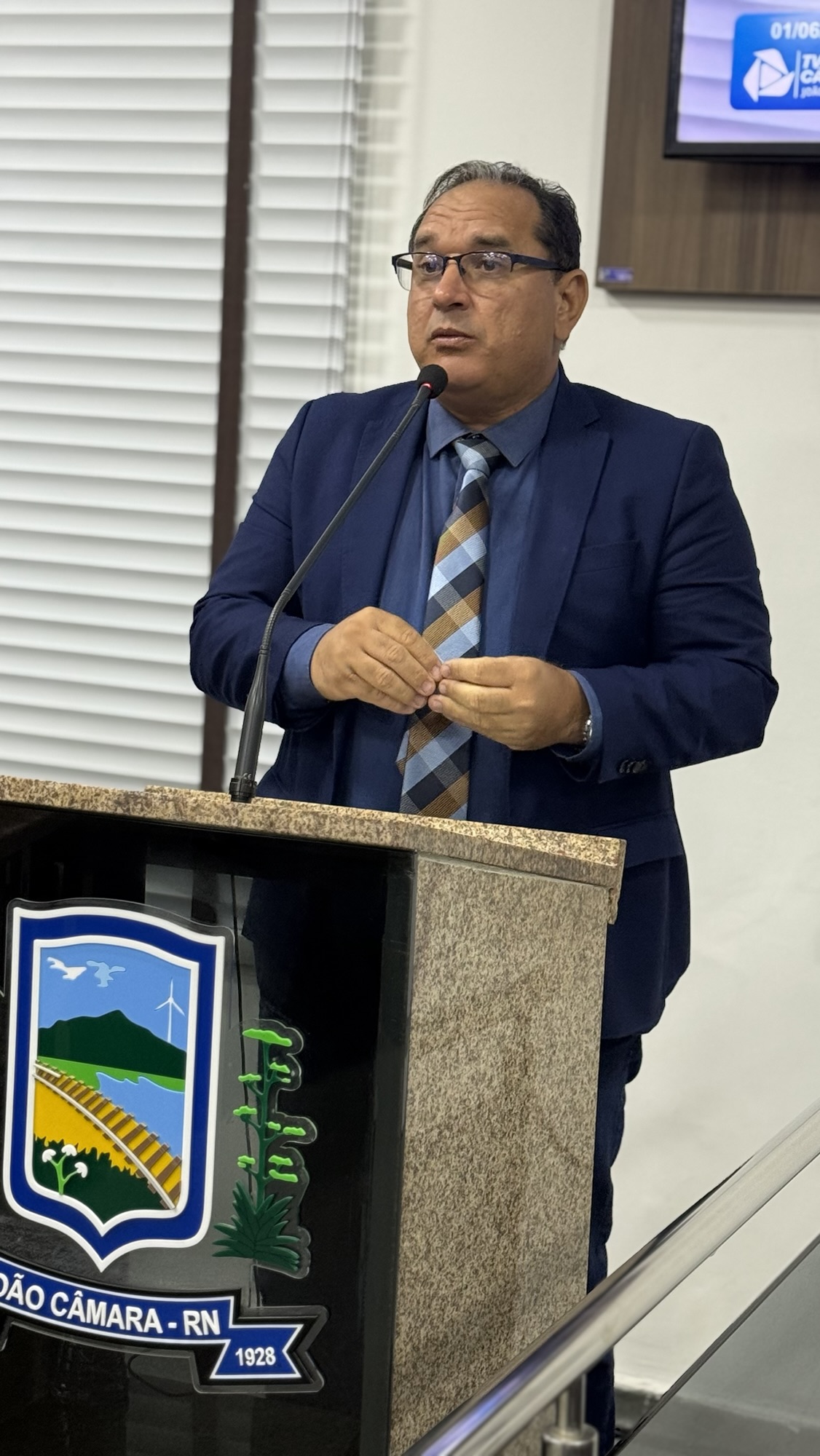 Vereador Hênio Silva defende REFIS Municipal para quitação de IPTU e solicita limpe urgente do Jardim das Margaridas