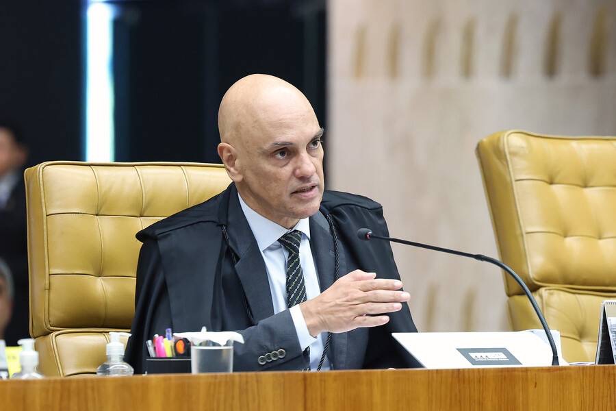 Moraes mantém julgamento de Eduardo Bolsonaro no STF e rejeita pedido de adiamento