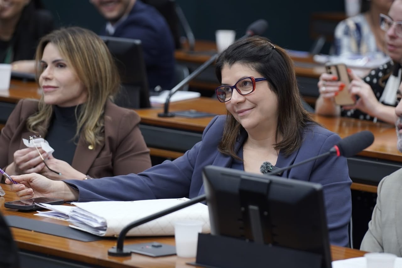 Projeto de Carla Dickson que fortalece a educação especial é aprovado em comissão da Câmara