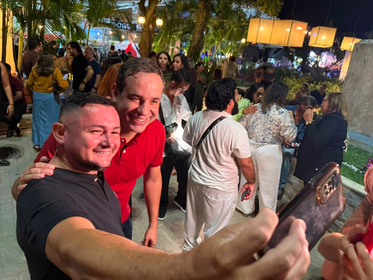 Cadu recebe carinho do povo de Martins na abertura do Festival Gastronômico e Cultural
