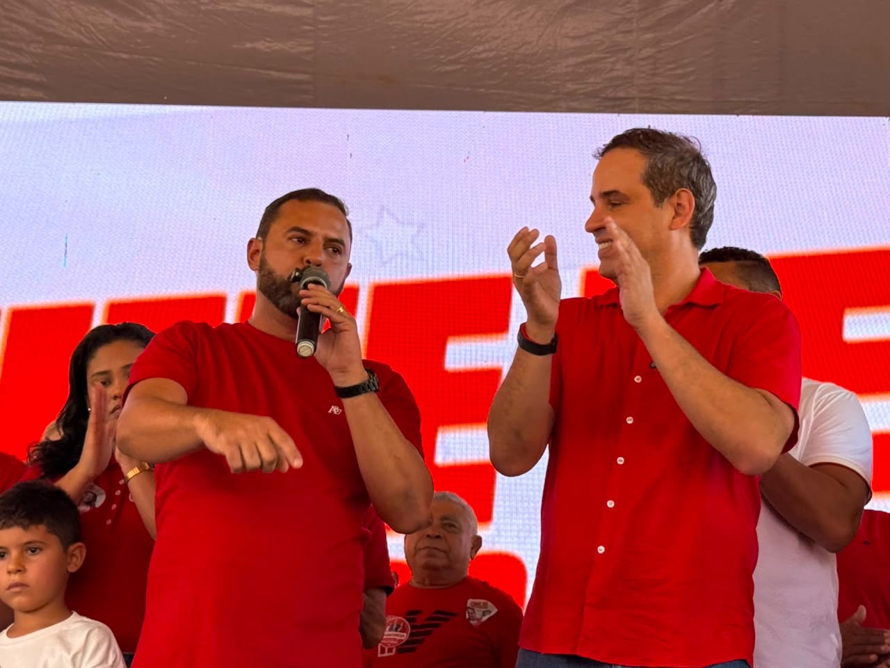 Multidão e lideranças do Mato Grande reafirmam apoio a Samanda e Cadu de Lula em Pedra Grande
