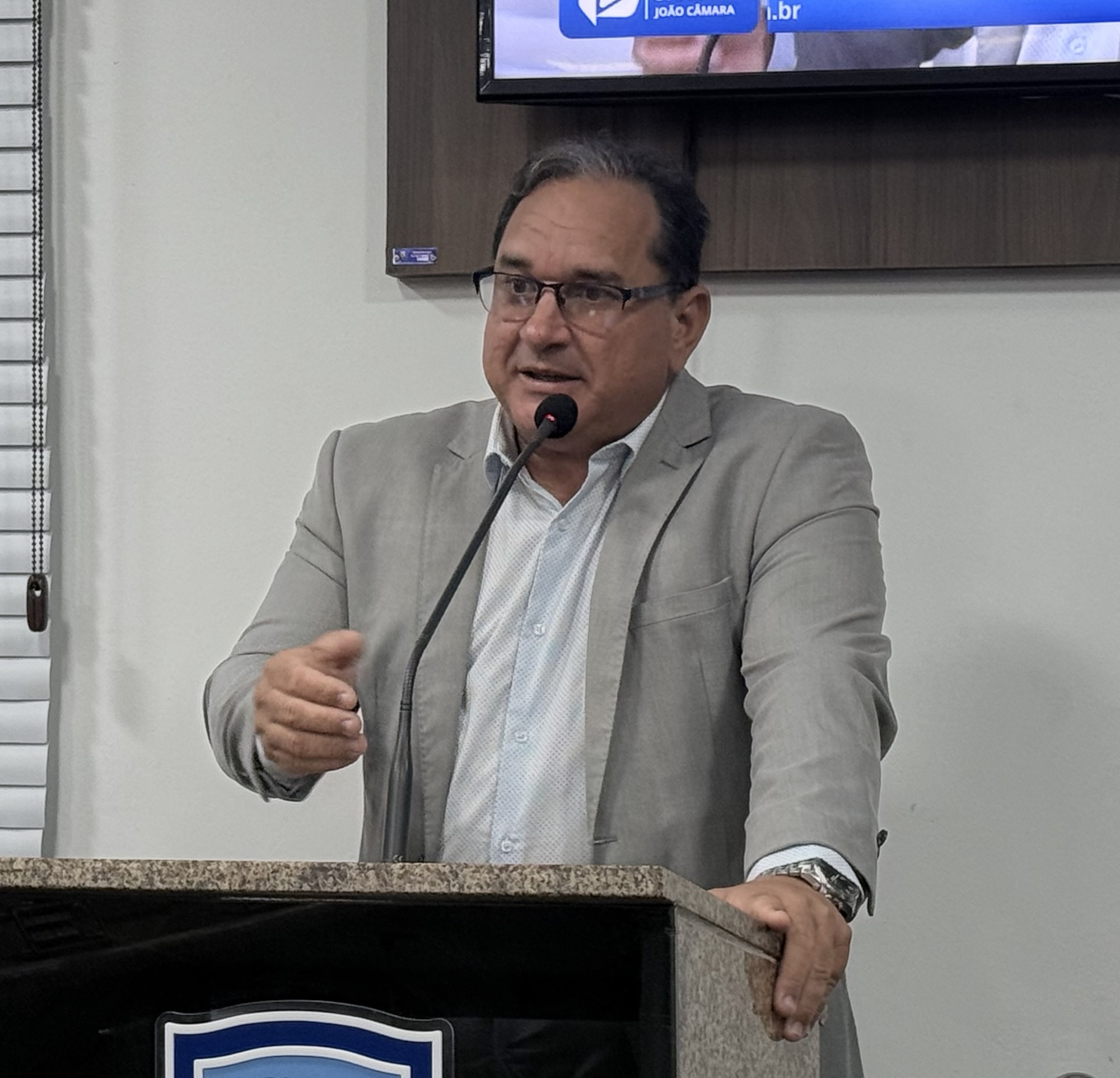 Vereador Hênio Silva solicita pavimentação da rua José Rodrigues Monteiro e mutirão de limpeza na COHAB