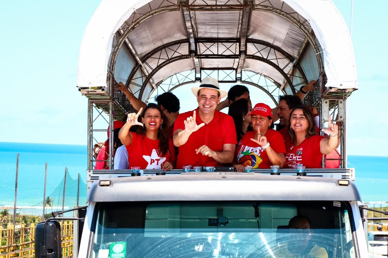 NATAL VERMELHOU: Cadu de Lula lidera mega carreata pelas ruas da capital neste domingo