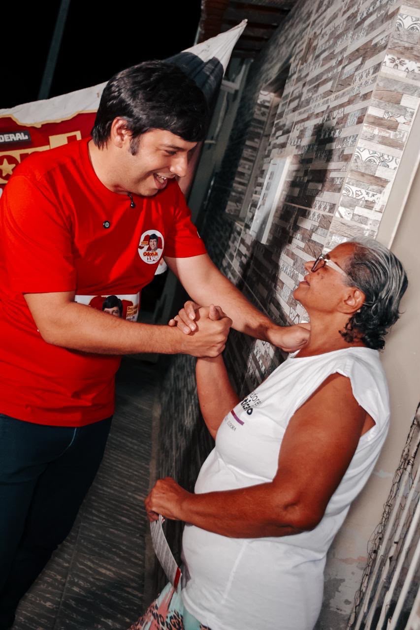 EM CURRAIS NOVOS, ODON VOLTA ÀS RUAS DO BAIRRO DR. JOSÉ BEZERRA E É RECEBIDO COM CARINHO PELOS MORADORES