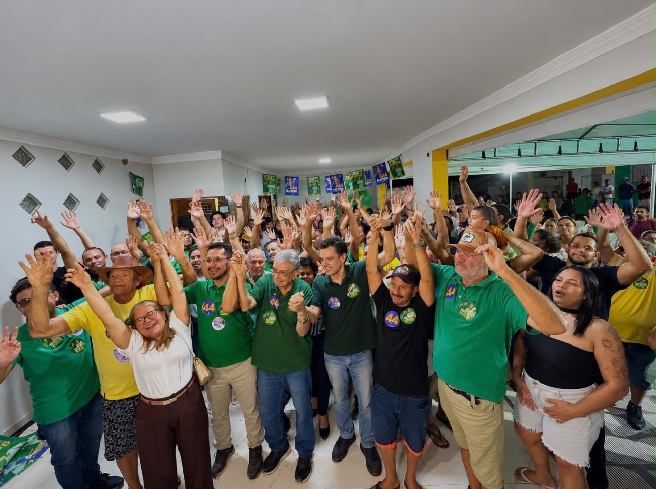 Evento “Amigos do vereador Professor Silvano Carlos” reúne autoridades e grande número de apoiadores