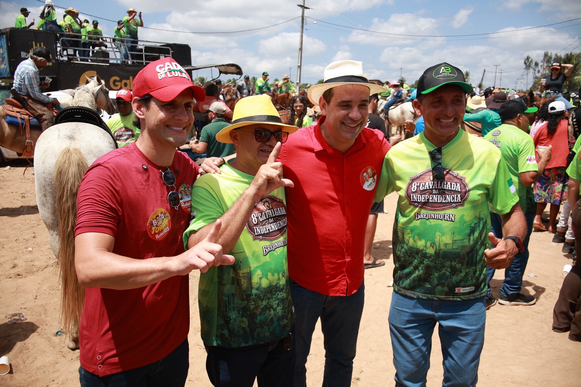 Com apoio do prefeito Jefferson Gomes, ex-prefeito, vereadores e lideranças, Rafael participa da maior cavalgada do Agreste em Brejinho