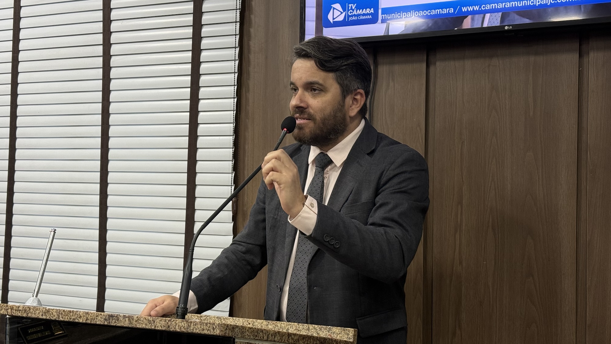 Vereador Fernando Guilherme solicita cobertura e revitalização da quadra de esportes da comunidade de Assunção