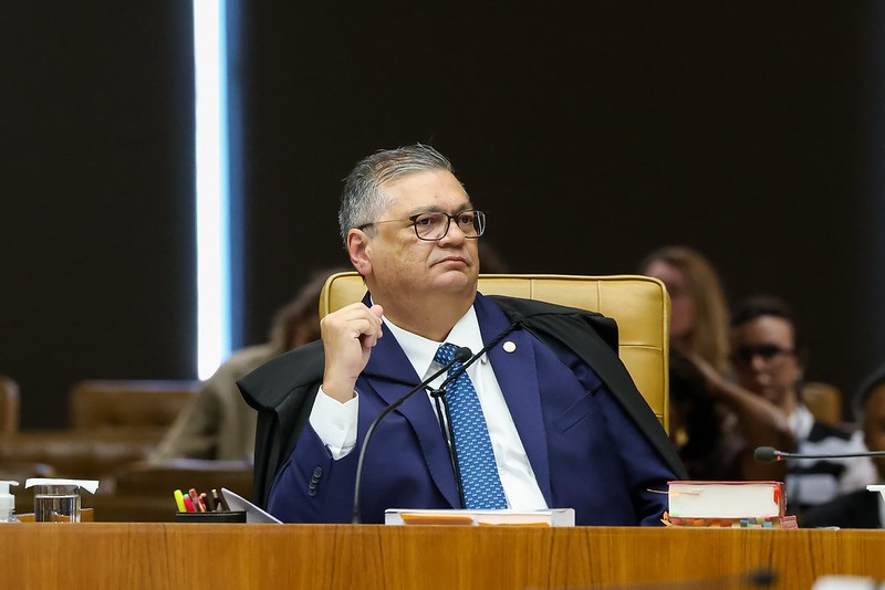 Dino pede vista e interrompe julgamento no STF com placar de 4 a 3 para unir casos de Moraes e Mendonça