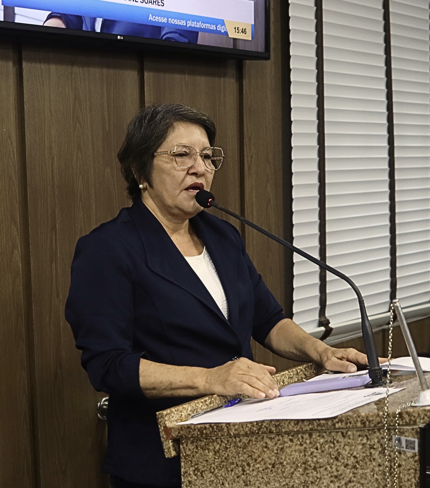 Vereadora Rosiane Soares apresenta duas indicações: Incentivo às empresas e pavimentação da Rua Antônio Proença