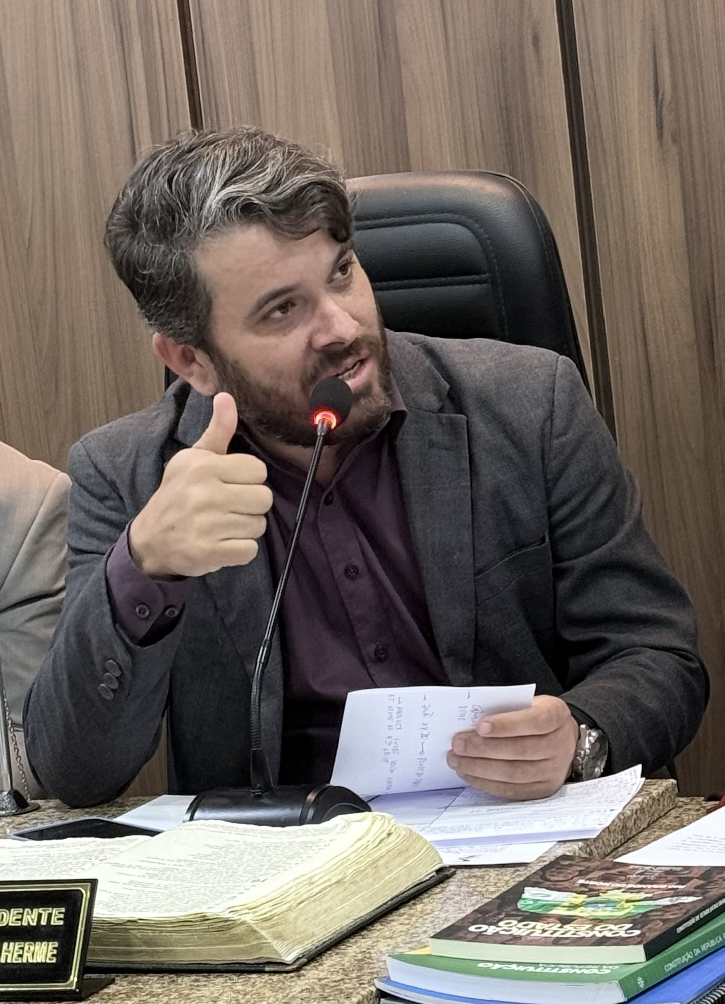 Vereador Fernando Guilherme solicita ampliação do número de fisioterapeutas para atendimento domiciliar em João Câmara