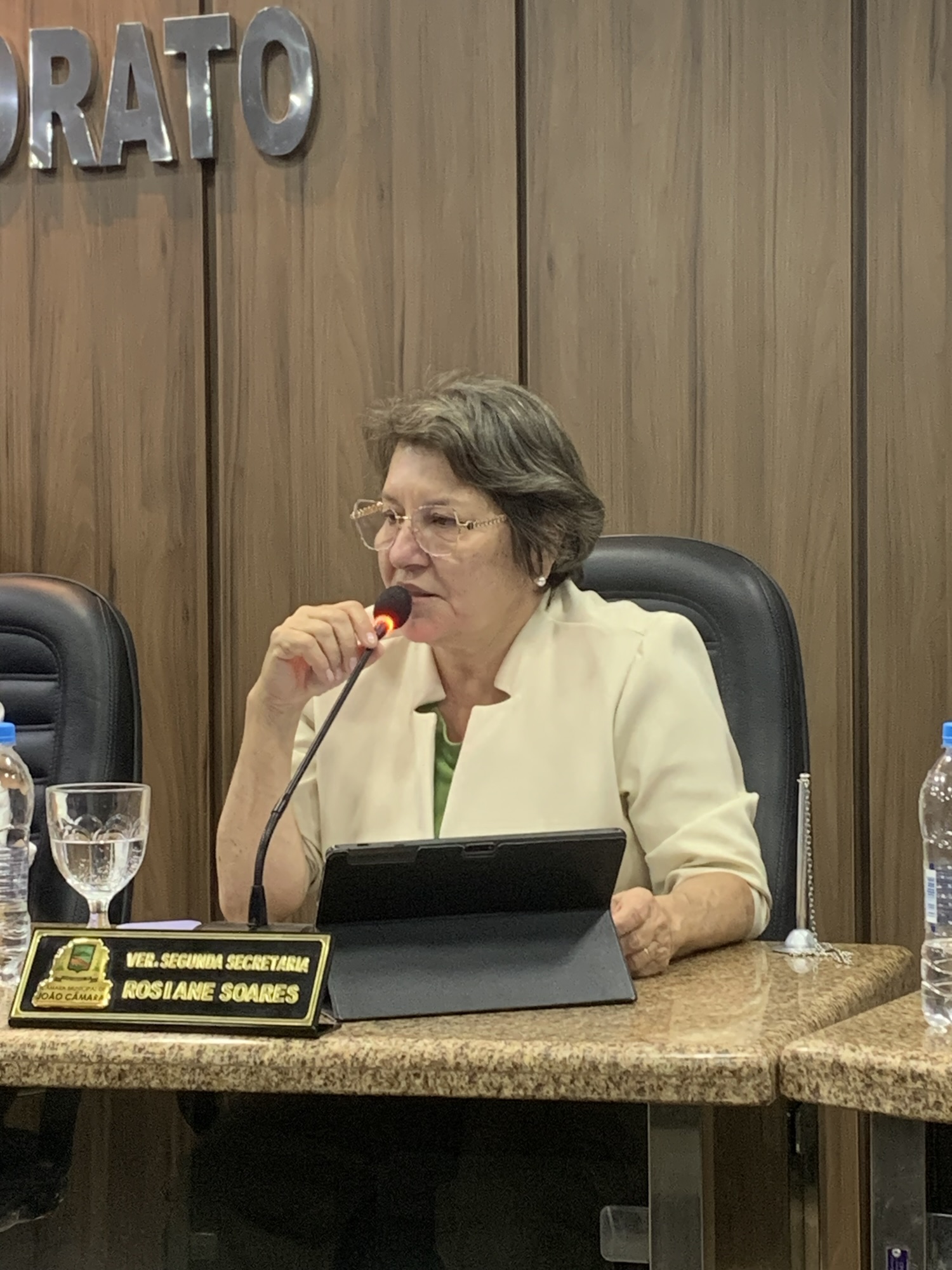 Vereadora Rosiane Soares em requerimentos, solicita praça no Matão dos Aristides e pavimentação no Bela Vista