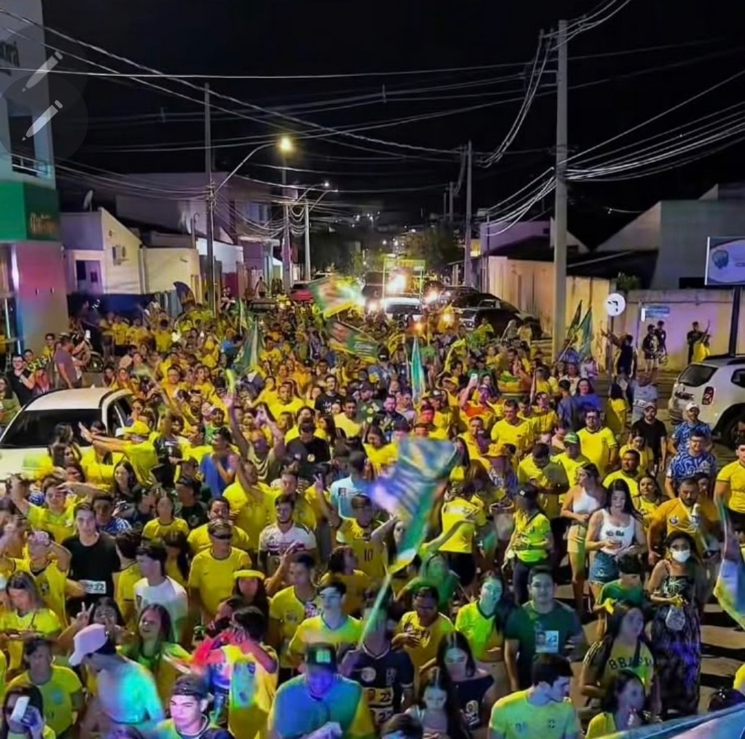 “Bloquinho 22”: após participar de adesivaço em Natal, Tomba Farias e apoiadores levam multidão às ruas de Santa Cruz em defesa da candidatura de Flávio Bolsonaro