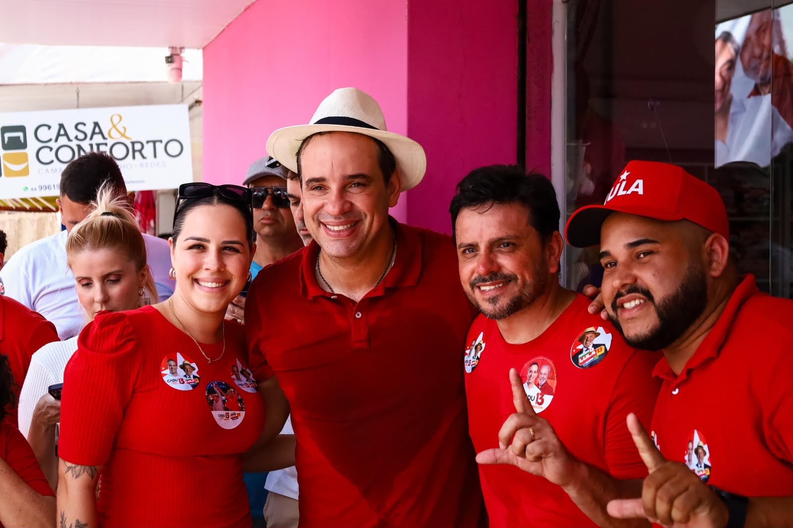 Cadu de Lula destaca investimentos e parceria com Lula em caminhada no comércio de Parnamirim