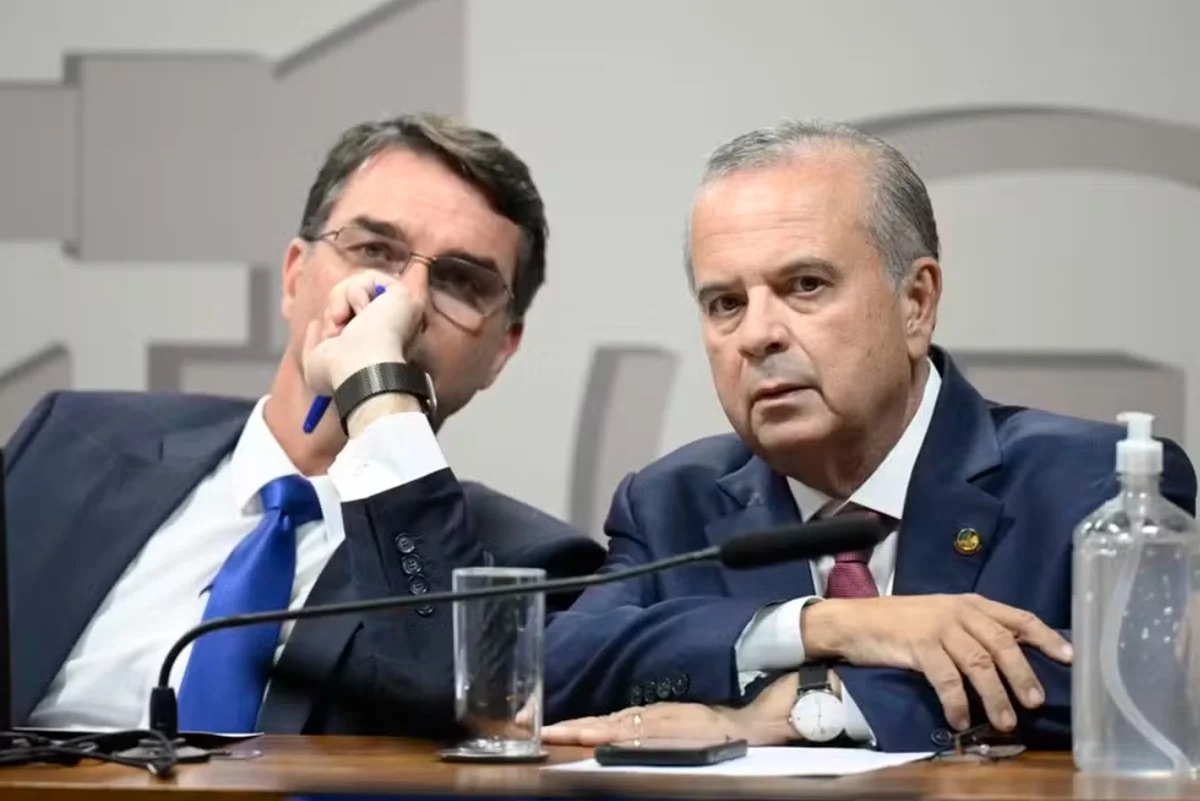 Rogério Marinho nega saída de Flávio Bolsonaro do Brasil