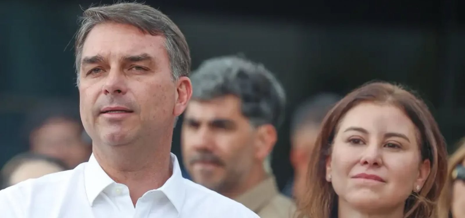 Flávio Bolsonaro e família entram nos EUA com autorização humanitária