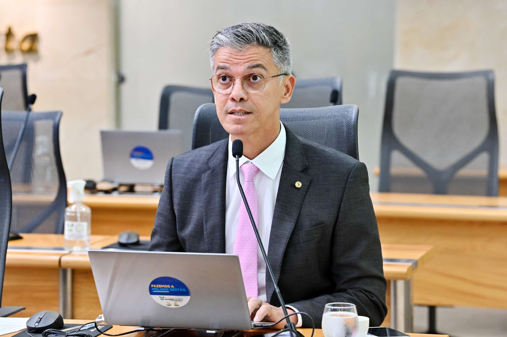 Coronel Azevedo comenta ideia de suítes nos presídios estaduais