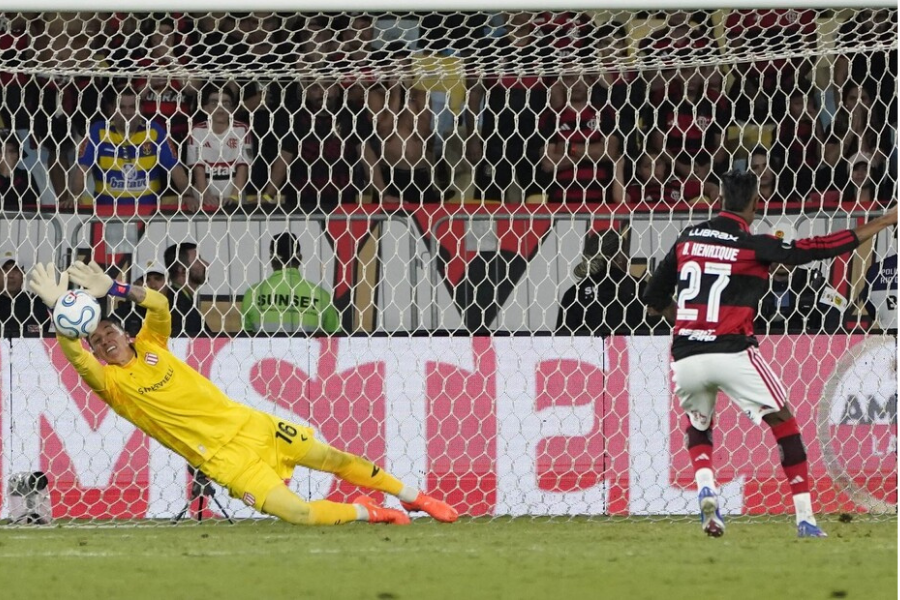 Estudiantes elimina Flamengo nos pênaltis e vai à final da Libertadores contra o Palmeiras