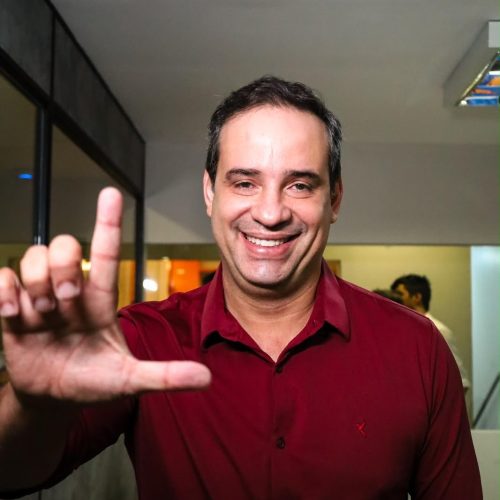 Com propostas sólidas e confronto incisivo, Cadu de Lula domina debate da TV Ponta Negra