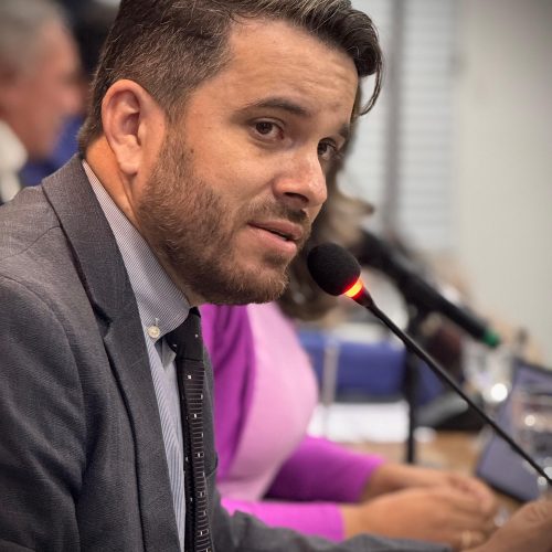 Vereador Fernando Guilherme solicita recuperação e reativação dos banheiros do Coreto da Praça Monsenhor Freitas