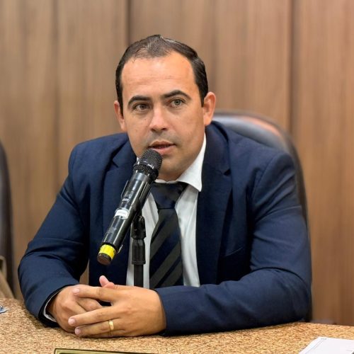 Vereador Guiguil solicita recuperação de calçamento na Antônio Proença e iluminação pública em Praça de Queimadas