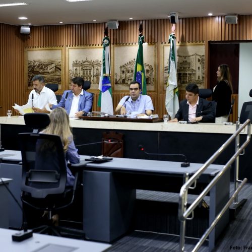 Comissão aprova lei para autoescolas oferecerem carros adaptados