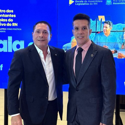 Presidente da Assembleia do RN, Ezequiel Ferreira, participa ao lado do presidente da Câmara de Natal, Eriko Jácome, do V Encontro das Escolas do Legislativo do RN
