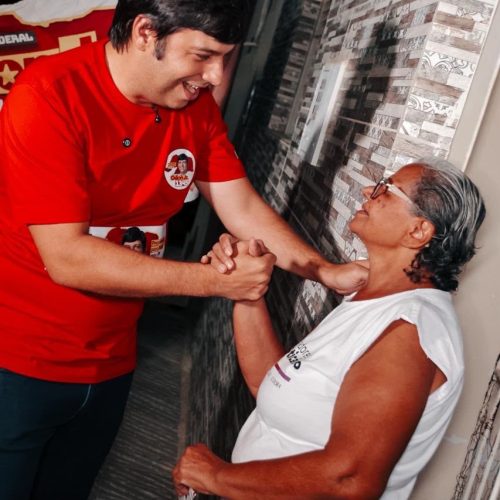 EM CURRAIS NOVOS, ODON VOLTA ÀS RUAS DO BAIRRO DR. JOSÉ BEZERRA E É RECEBIDO COM CARINHO PELOS MORADORES