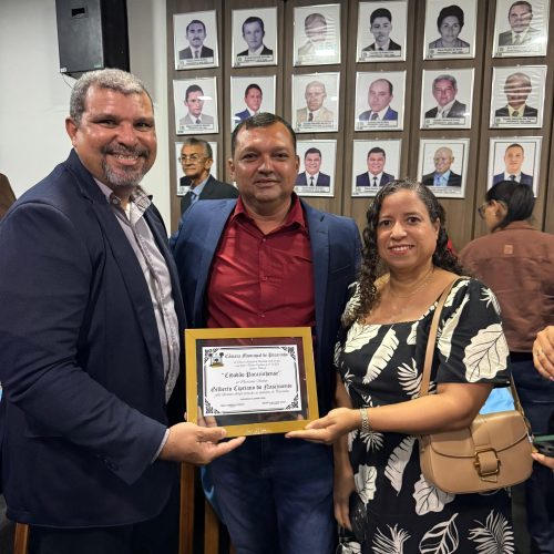Professor Gilberto Cipriano recebe título de Cidadão Parazinhense em sessão solene