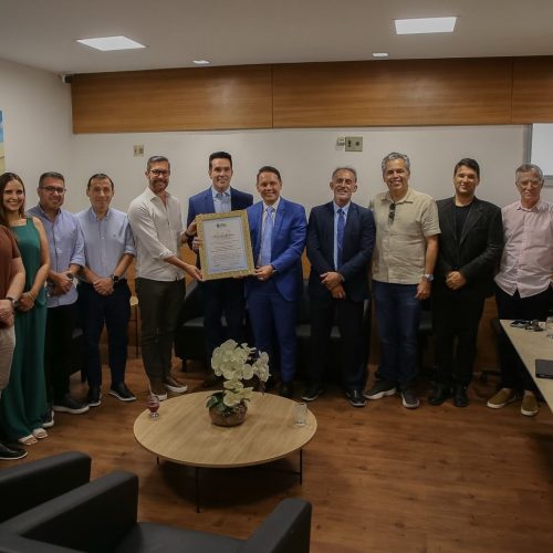 Câmara destaca credibilidade da mídia com homenagem ao Midiacom